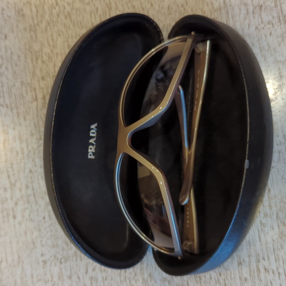 Prada sunglasses - Picture 2 of 9